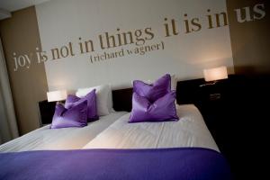 Van der Valk Hotel Houten Utrecht tesisinde bir odada yatak veya yataklar