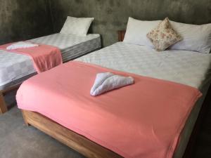 Ein Bett oder Betten in einem Zimmer der Unterkunft Watukarung Ristu Homestay