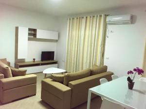 a living room with a couch and a table at Residenca Juli in Vlorë