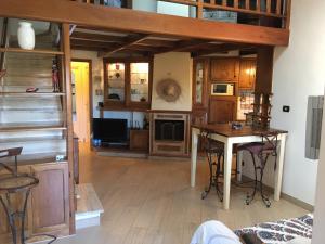 A kitchen or kitchenette at VILLA VENERE near the sea- 25 minutes to S.Peter