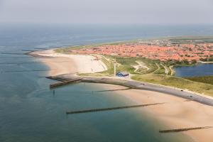 Afbeelding uit fotogalerij van Studio aan 't Strand Bed by the Sea Adults only in Westkapelle