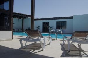 Bazén v ubytovaní Villa Nazoly, Oasis de Tranquilidad con Piscina Privada en el Corazón de Lanzarote alebo v jeho blízkosti