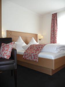 Postel nebo postele na pokoji v ubytování Hotel Garni Rheinpracht