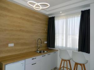 Kuchyňa alebo kuchynka v ubytovaní Petite Palace Aristotelous 8