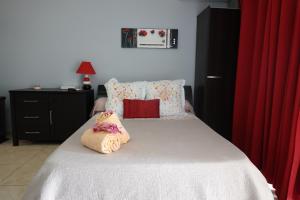 Letto o letti in una camera di Appartements Cayenne Standing