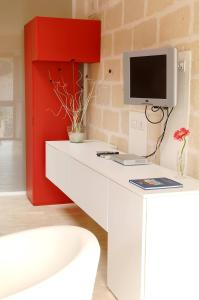 a white desk with a computer on top of it at Cave Bianche Hotel in Favignana