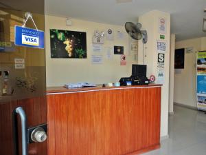 a cash counter in a hospital with a sign on the wall at Hotel Torontel in Ica