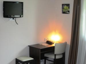 TV a/nebo společenská místnost v ubytování Appartement Studio VILLA DES MARAIS 1 à 2 personnes proche du Lac de GrandLieu