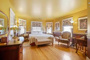 a bedroom with a bed and a desk and chairs at After Eight Bed and Breakfast in Ronks
