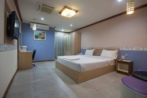 Lova arba lovos apgyvendinimo įstaigoje Khon Kaen Ruenrom Hotel