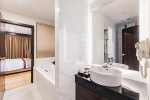 Koupelna v ubytování Golden Jomtien Beach Hotel