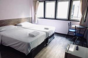 Кровать или кровати в номере Rajparop PLace