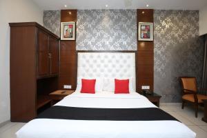 Hotel Shagun Chandigarh Zirakpur客房内的一张或多张床位