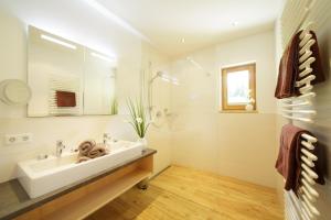 A bathroom at Warterhof Még 35 kép