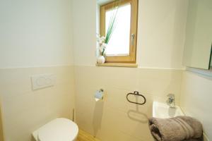 A bathroom at Warterhof