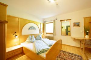 A bed or beds in a room at Warterhof