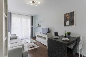 Modern Comfort Apartment Gdansk Oldtown tesisinde bir oturma alanı