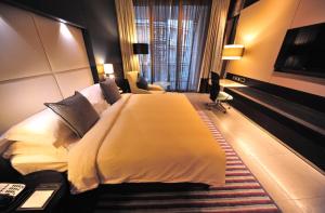The Abdali Boulevard Hotel客房内的一张或多张床位
