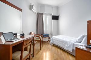 Postel nebo postele na pokoji v ubytování Attalos Hotel
