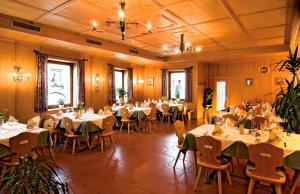 Restaurace v ubytování Gasthof zur Sonne