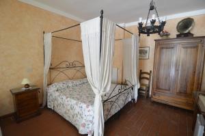 Un pat sau paturi într-o cameră la Agriturismo La Pisana