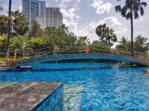 Bazén v ubytování Pattaya Private Beach Luxury Home nebo v jeho okolí