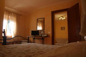 A bed or beds in a room at Agriturismo La Pisana