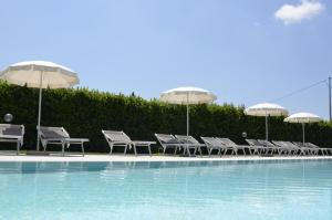 The swimming pool at or close to Agriturismo La Pisana
