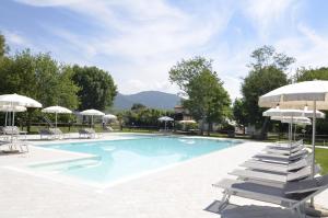 The swimming pool at or close to Agriturismo La Pisana