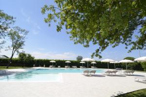 The swimming pool at or close to Agriturismo La Pisana