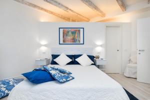 Postel nebo postele na pokoji v ubytování Venice Heaven Apartments Biennale between San Marco and Biennale