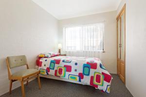 Postel nebo postele na pokoji v ubytování Pacific Pines Unit 6