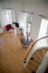 Posedenie v ubytovaní Four Streets Athens - Luxury Suites Apartments in Athens