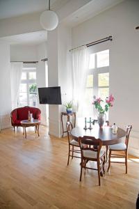 Posedenie v ubytovaní Four Streets Athens - Luxury Suites Apartments in Athens