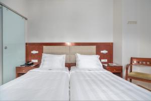 Postel nebo postele na pokoji v ubytování Attalos Hotel