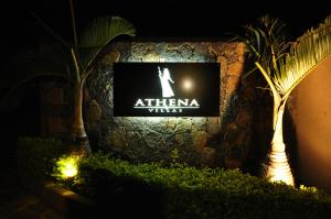 Certificato, attestato, insegna o altro documento esposto da Athena Villas by Fine & Country
