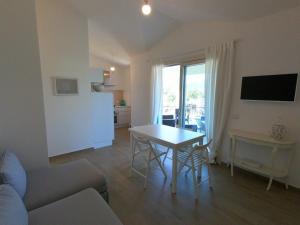 a living room with a table and a dining room at Villino Blu Mare in San Teodoro