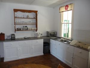Кухня или мини-кухня в Park View, Perranporth
