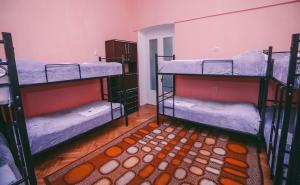 Voodi või voodid majutusasutuse At Funicular Hostel toas