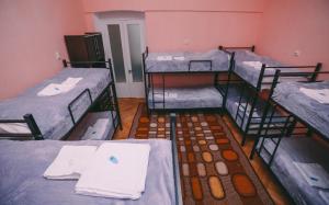 Voodi või voodid majutusasutuse At Funicular Hostel toas