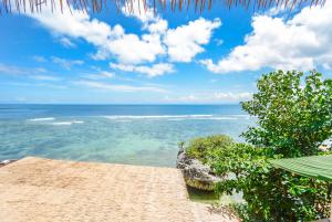 
a beach with a view of the ocean at Le Cliff Bali in Uluwatu
