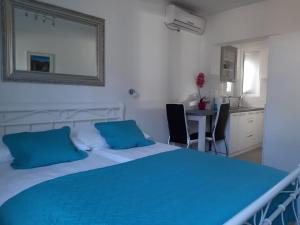 Posteľ alebo postele v izbe v ubytovaní Emerald Luxury Apartments