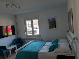 Posteľ alebo postele v izbe v ubytovaní Emerald Luxury Apartments