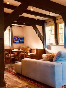 a living room with a couch and a table at Das Mühlchen in Ladbergen