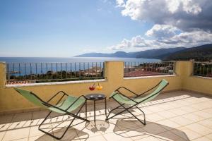 En balkon eller terrasse på Hotel La Playa