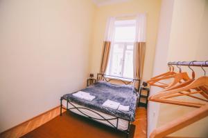 Katil atau katil-katil dalam bilik di At Funicular Hostel