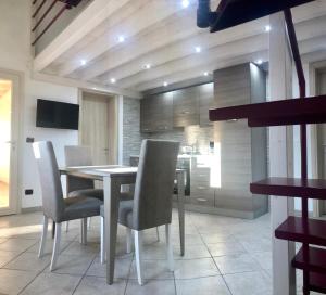 a dining room with a table and chairs at Villetta Natalia 2 in Torre Colimena