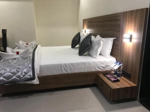 Fotografie z fotogalerie ubytování Kyriad Hotel Solapur by OTHPL v destinaci Solapur