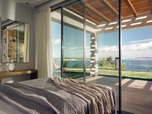 Ένα ή περισσότερα κρεβάτια σε δωμάτιο στο Alkyonides Villas