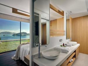 Ένα μπάνιο στο Alkyonides Villas +42 φωτογραφίες